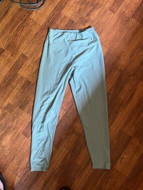 Green Leggings Size Medium